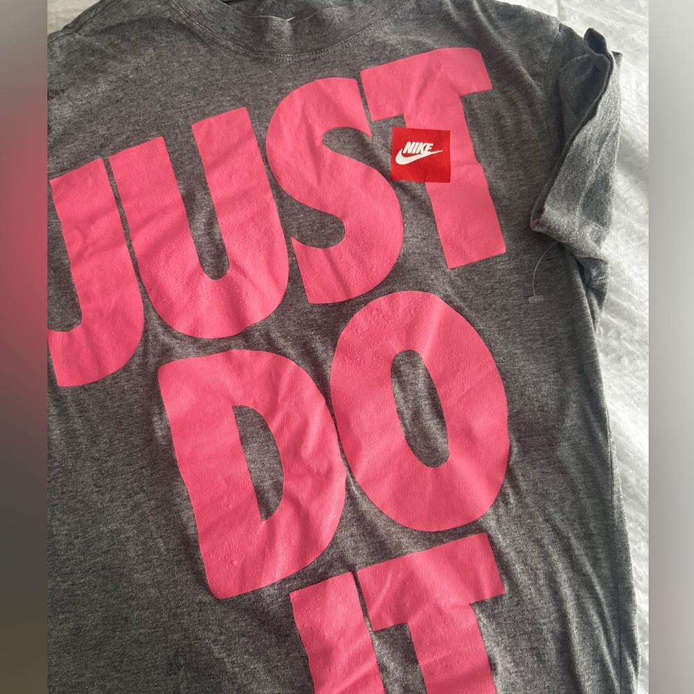 Girls NWOT Nike short sleeve Tshirt